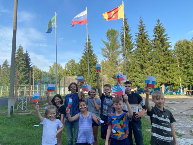 В Андреапольском муниципальном округе отпраздновали День флага В Андреапольском муниципальном округе отпраздновали День флага