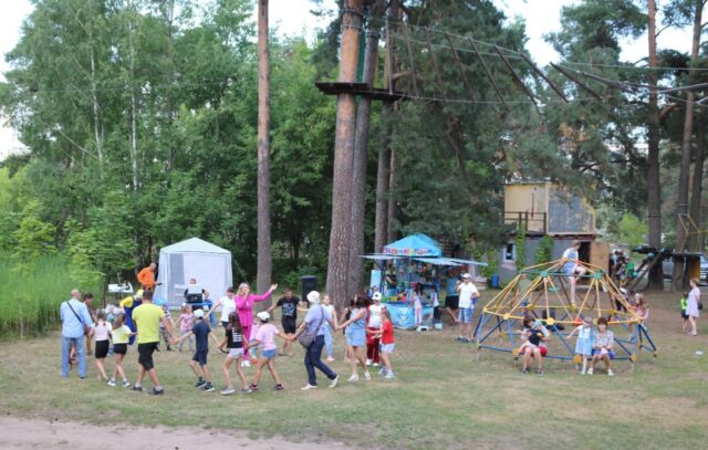 В одном из районов Твери к Дню физкультурника открыли спортивную площадку В одном из районов Твери к Дню физкультурника открыли спортивную площадку