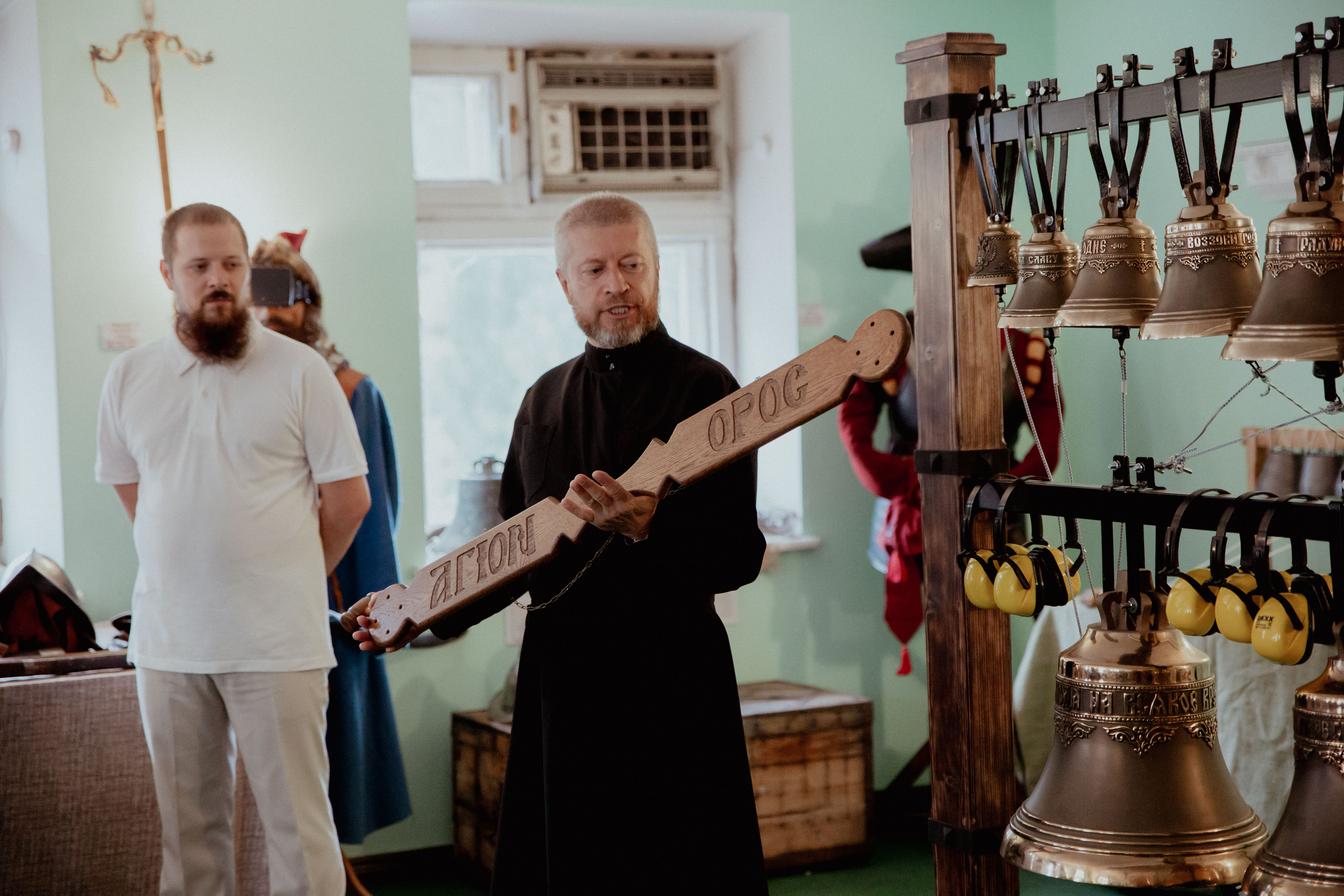 Изучать историю руками: Как в новом музее в Твери сочетаются древние костюмы и очки виртуальной реальности