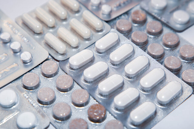 Почта России запустила доставку лекарств в небольшие города и сёла