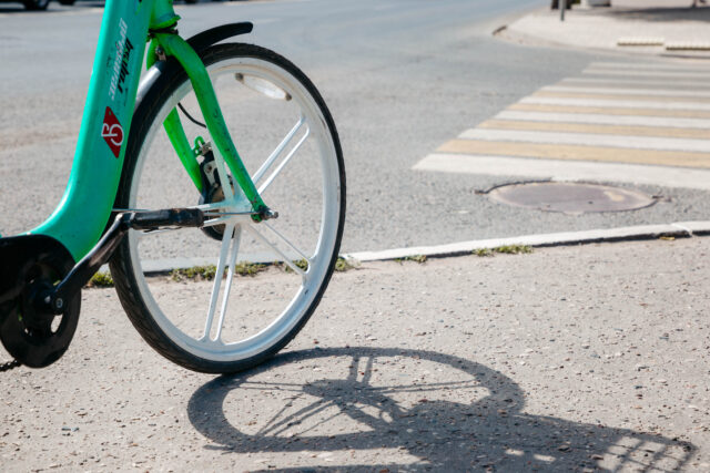 В Тверской области иномарка сбила пенсионерку на велосипеде В Москве запускаются продажи подписки «МультиТранспорт Вело»