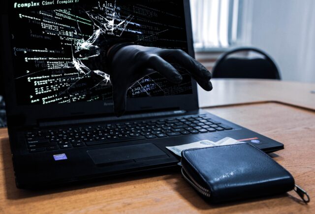 Жительница Твери подарила мошенникам больше двух миллионов рублей