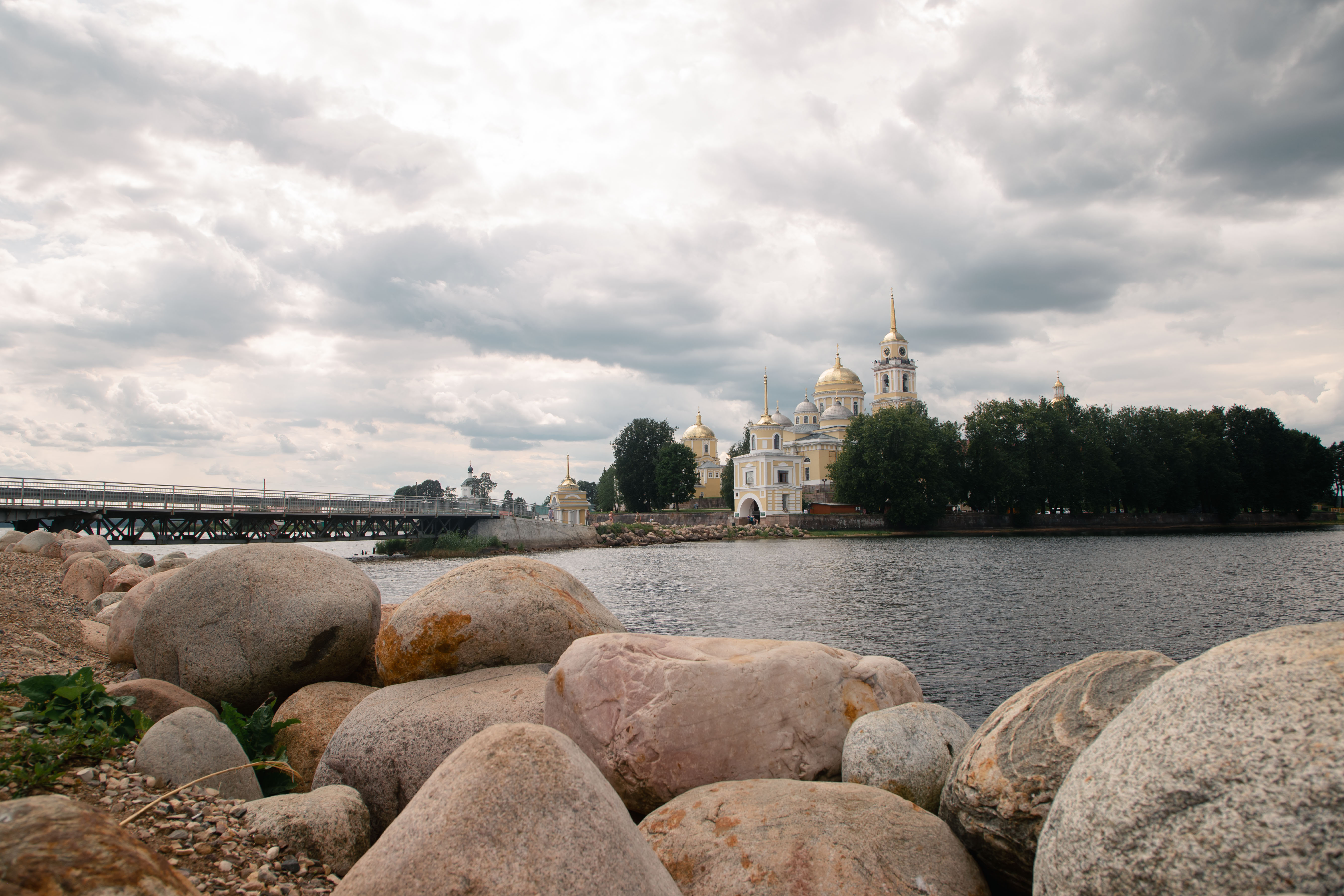 Нило Столобенская пустынь на озере Селигер