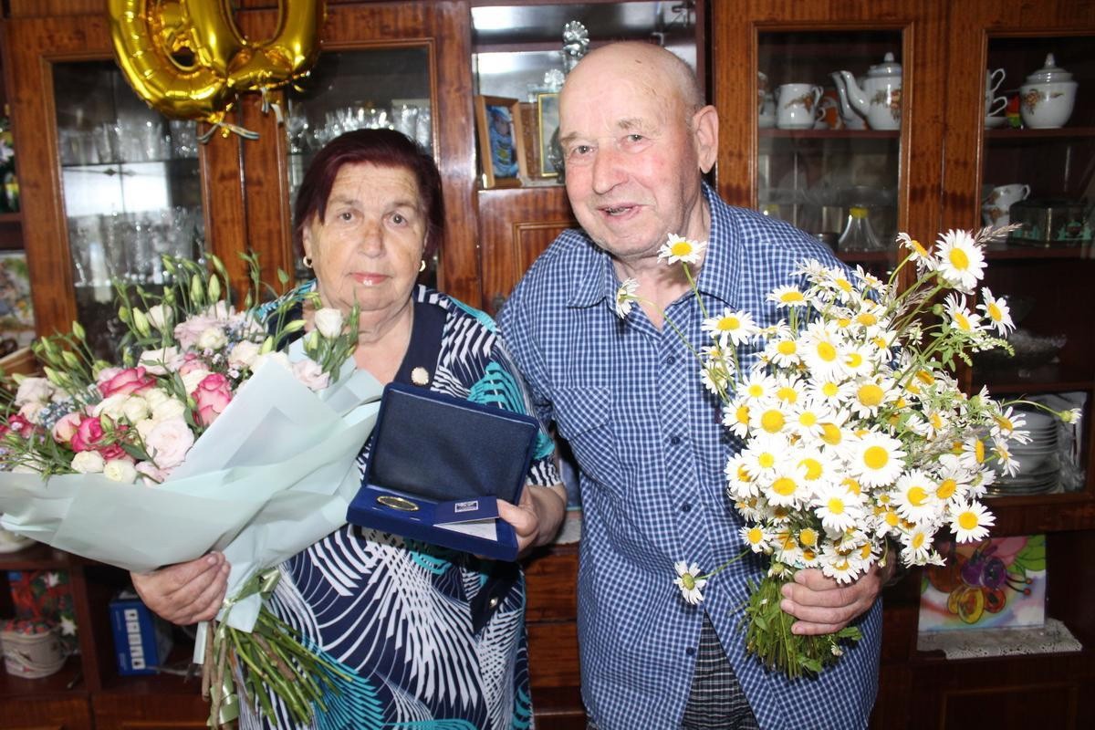 Супругам Зерновым из Тверской области вручили медаль за любовь и верность