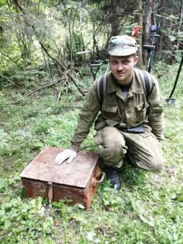 В бельском лесу нашли металлический ящик времен войны В бельском лесу нашли металлический ящик времен войны