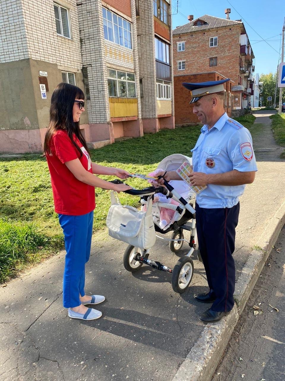 В Нелидовском округе сотрудники ГИБДД провели акцию «Пешеход – на переход!»