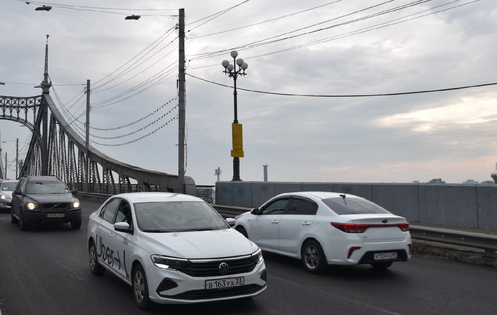 В Твери провели ремонт дорожного покрытия на Старом Волжском мосту