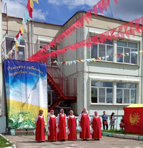 Деревня под Лихославлем отметила свой день футболом и дискотекой Деревня под Лихославлем отметила свой день футболом и дискотекой