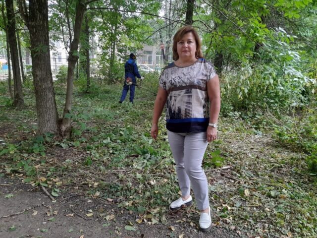 В Твери депутат Татьяна Жомова приняла участие в благоустройстве пустыря у ДК «Синтетик»