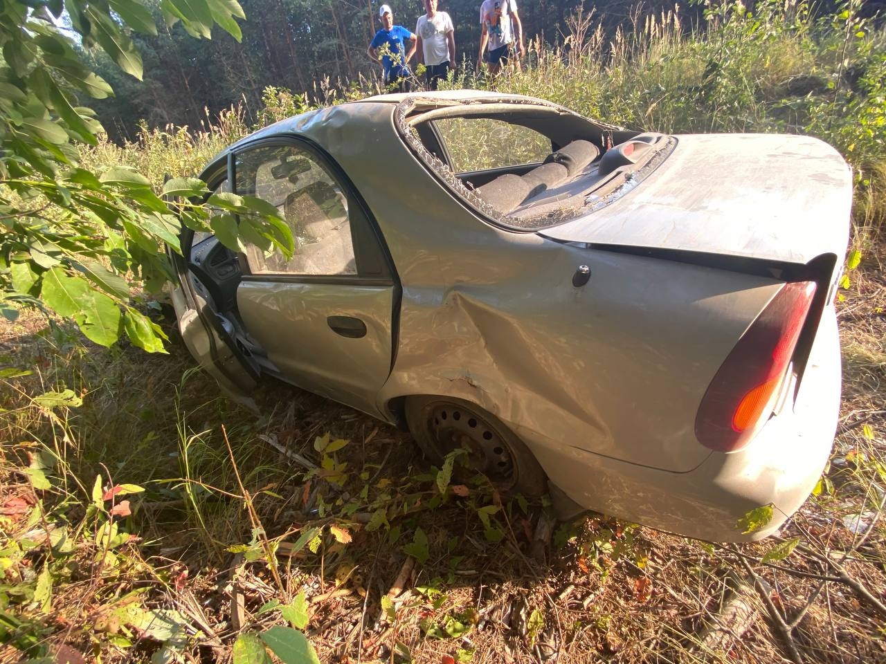 Под Тверью автомобиль съехал в кювет