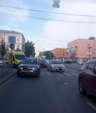 В Твери на проспекте Победы иномарка сбила пешехода В Твери на проспекте Победы иномарка сбила пешехода
