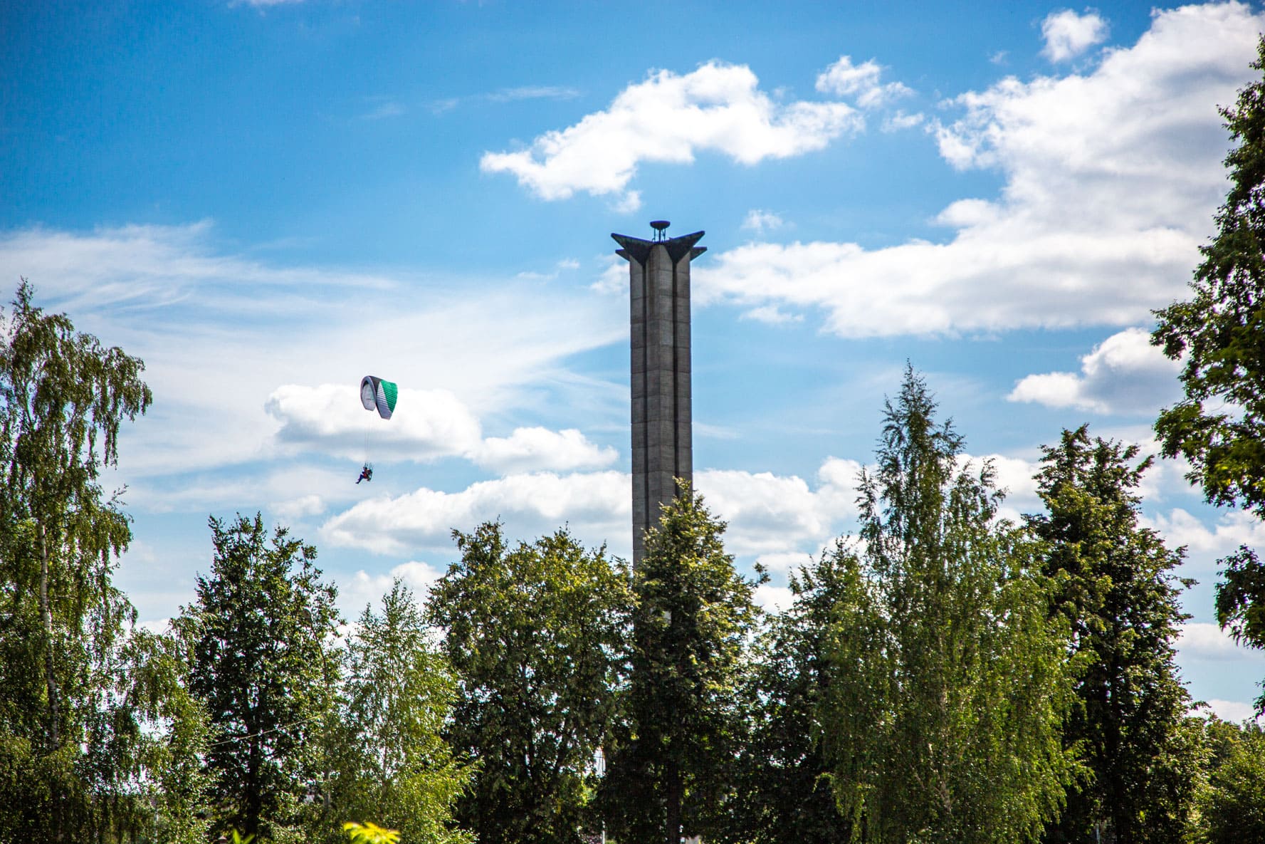 В Твери отметили 92-ю годовщину со дня основания Воздушно-десантных войск России В Твери отметили 92-ю годовщину со дня основания Воздушно-десантных войск России