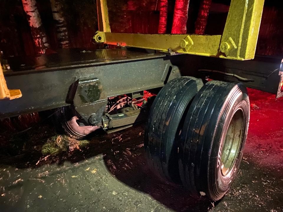 Четыре человека получили травмы в ДТП с Камазом в Тверской области