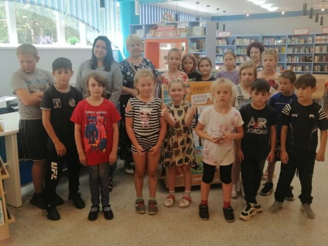 Добрый мир любимых книг показали детям из Лихославля Добрый мир любимых книг показали детям из Лихославля