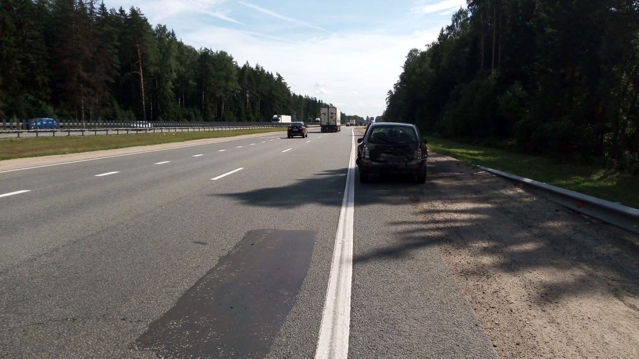 На трассе М-10 под Тверью столкнулись две Лады