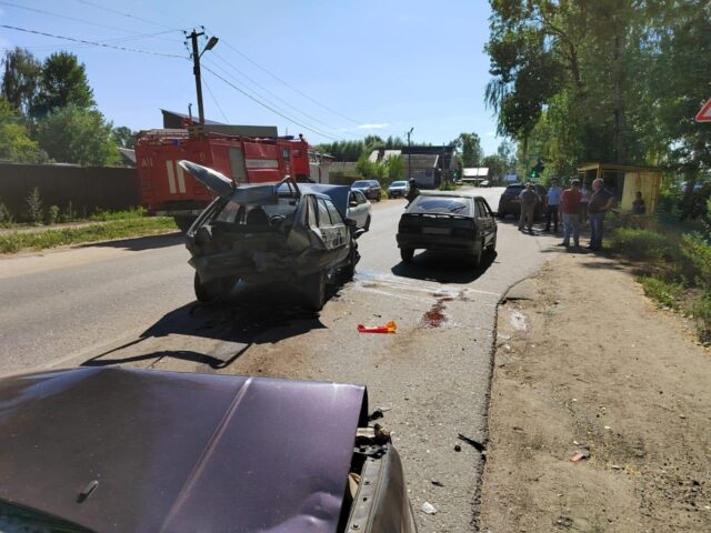 В Тверской области произошла авария с участием 4 автомобилей В Тверской области произошла авария с участием 4 автомобилей