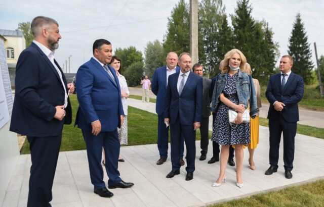 Татьяна Голикова, Игорь Руденя и Виктор Христенко поздравили будущих первоклассников в Старице