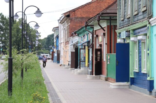 Торопец продолжает благоустраивать дворы, улицы, площади Торопец продолжает благоустраивать дворы, улицы, площади
