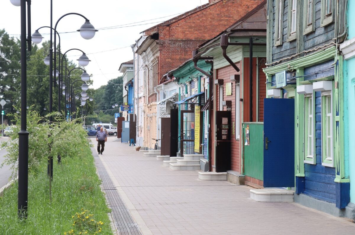Торопец продолжает благоустраивать дворы, улицы, площади