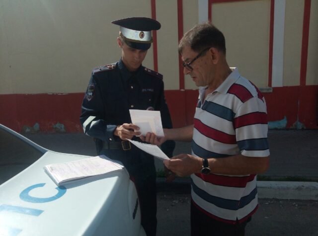 Сотрудники Ржевской Госавтоинспекции напомнили пешеходам Правила дорожного движения