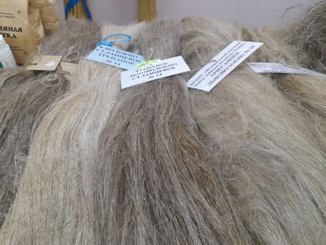 В Твери в научном центре лубяных культур проходит выставка изделий, изготовленных из льна В Твери в научном центре лубяных культур проходит выставка изделий, изготовленных из льна