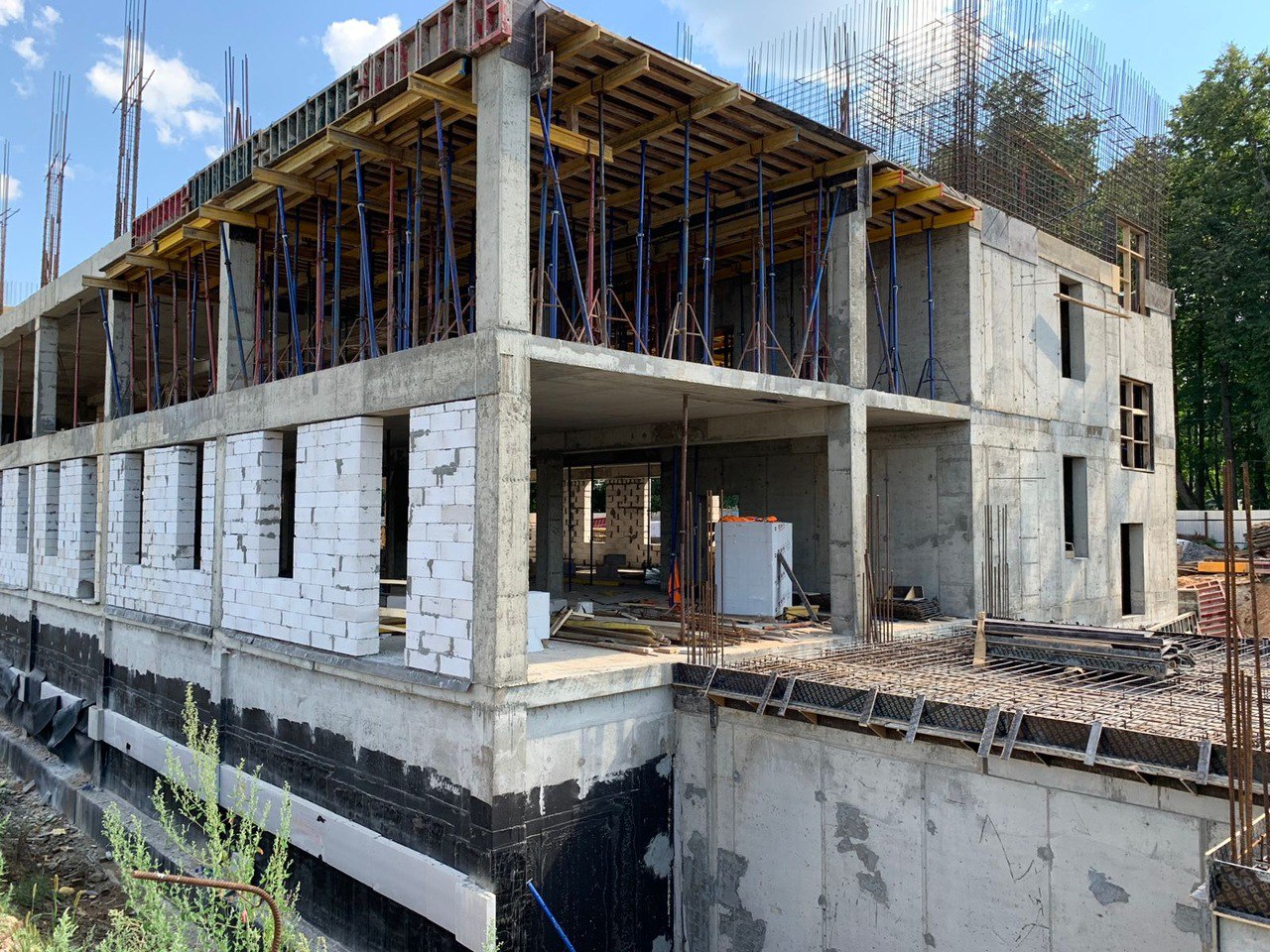 В Кимрах продолжается строительство детских поликлиник