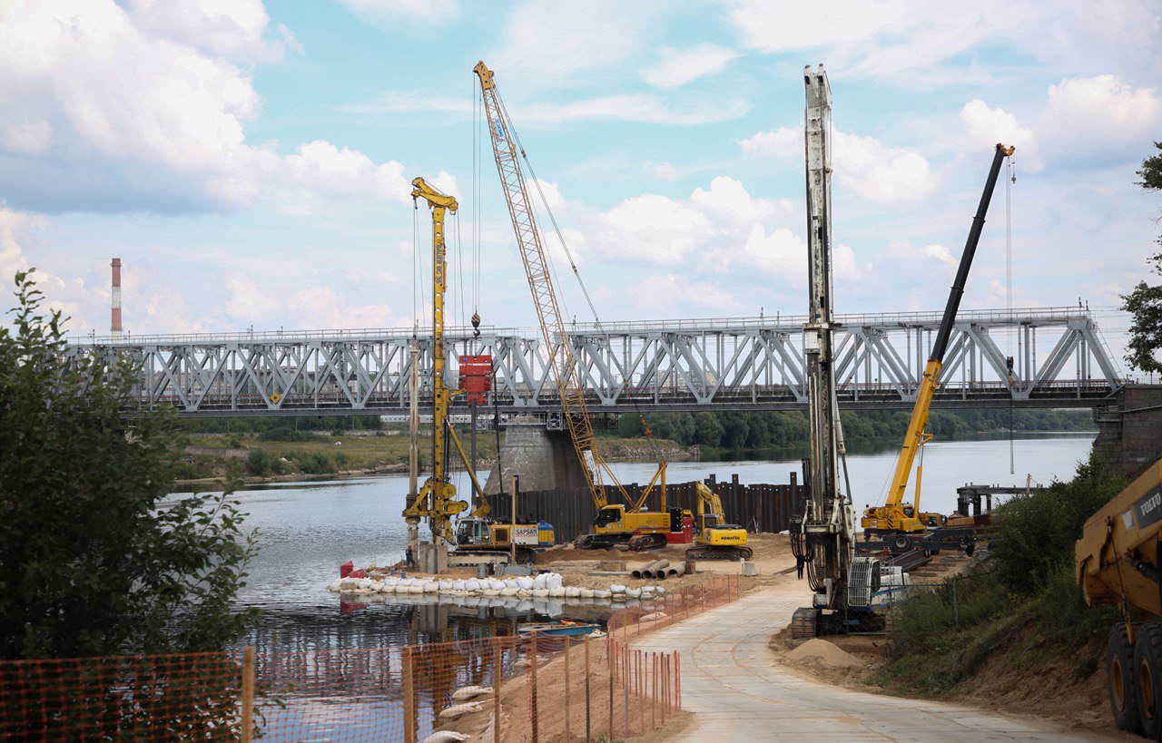 Продолжаются работы на площадке строительства Западного моста в Твери