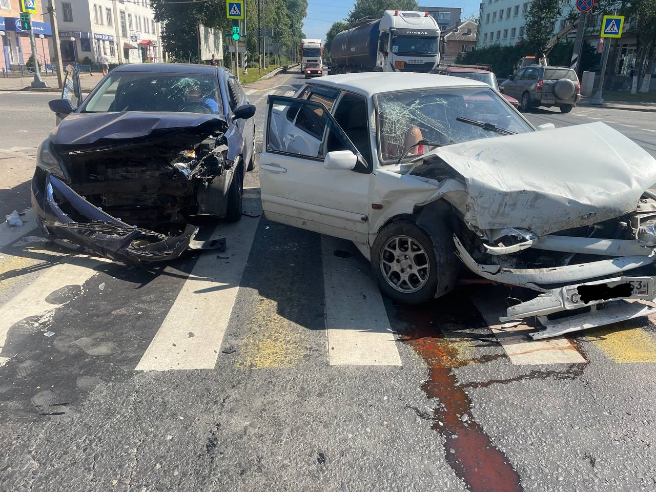 При столкновении иномарки с отечественным авто в Тверской области пострадал один из водителей