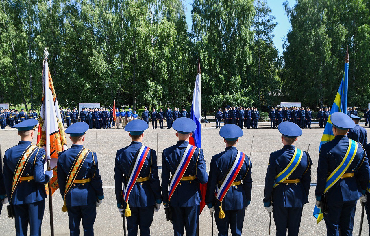 В Торжке родственникам погибшего на Украине полковника Василия Клещенко вручили Звезду Героя России