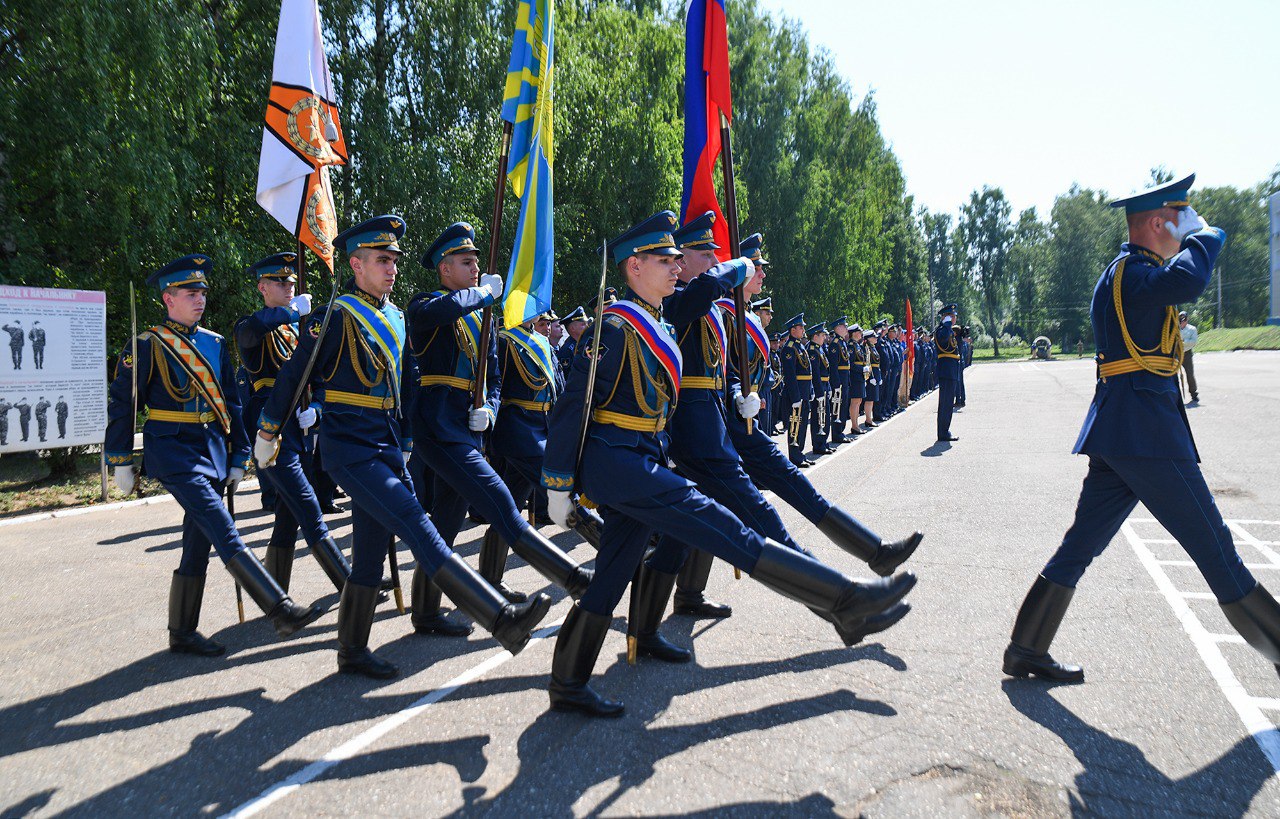 В Торжке родственникам погибшего на Украине полковника Василия Клещенко вручили Звезду Героя России