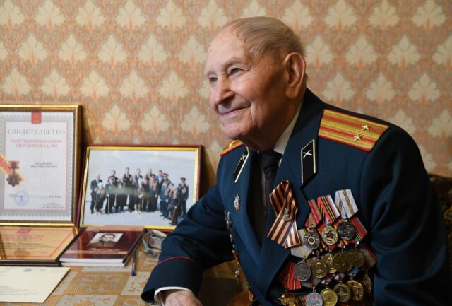 Игорь Руденя поздравил с 98-летием участника Великой Отечественной войны Ивана Евгеньевича Кладкевича Игорь Руденя поздравил с 98-летием участника Великой Отечественной войны Ивана Евгеньевича Кладкевича