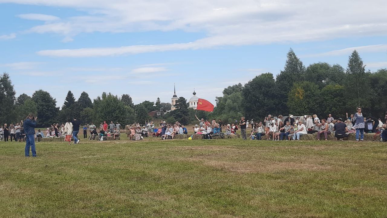 В Верхневолжье проходит Международный фестиваль «Джаз-пленэр в Домотканово», посвященный 100-летию российского джаза В Тверской области на фестивале душевных песен выступают легендарные ансамбли «Песняры» «Самоцветы» и «Лейся, песня»