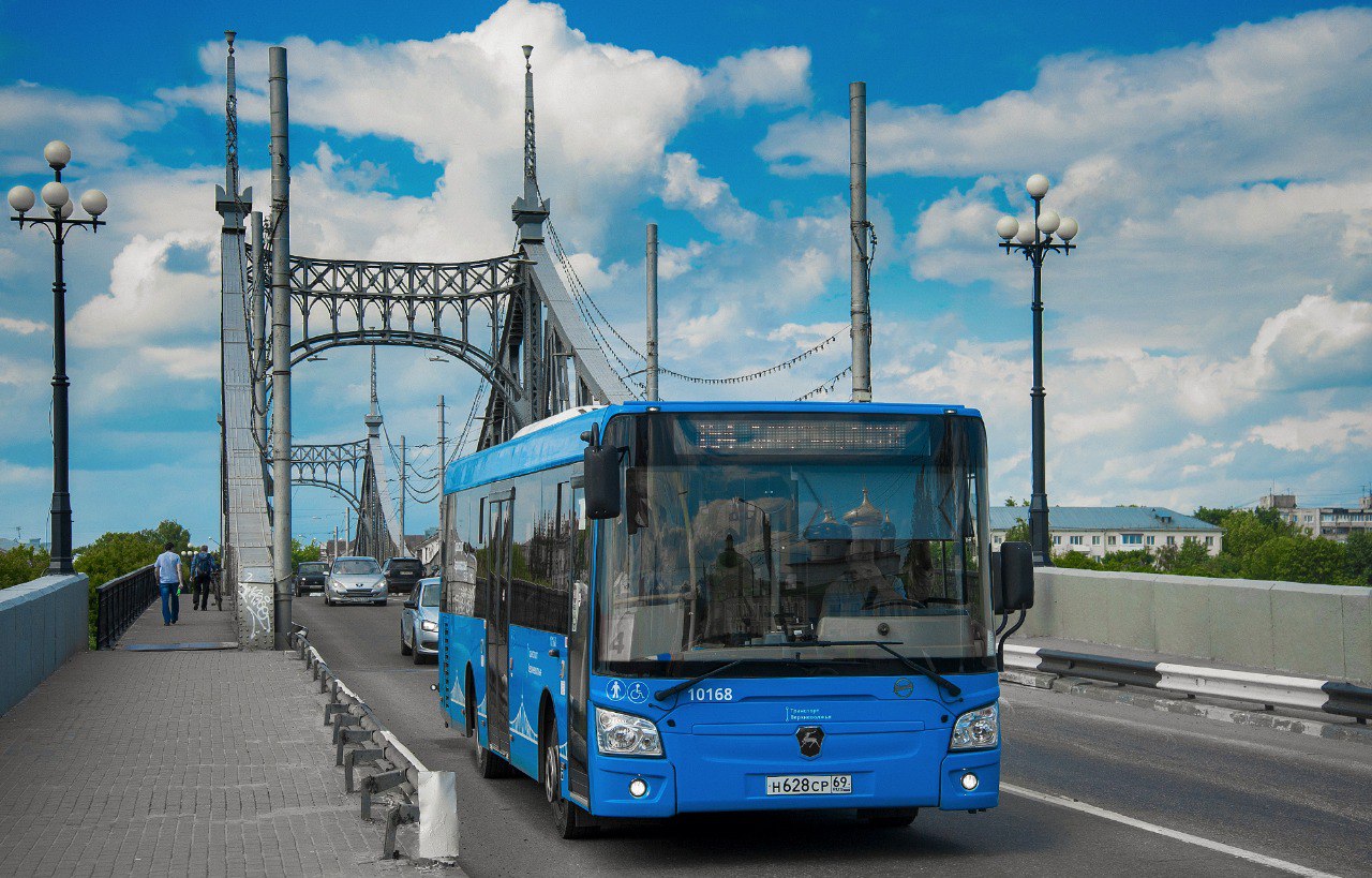 В Твери юным пассажирам автобусов в День знаний подарили раскраски