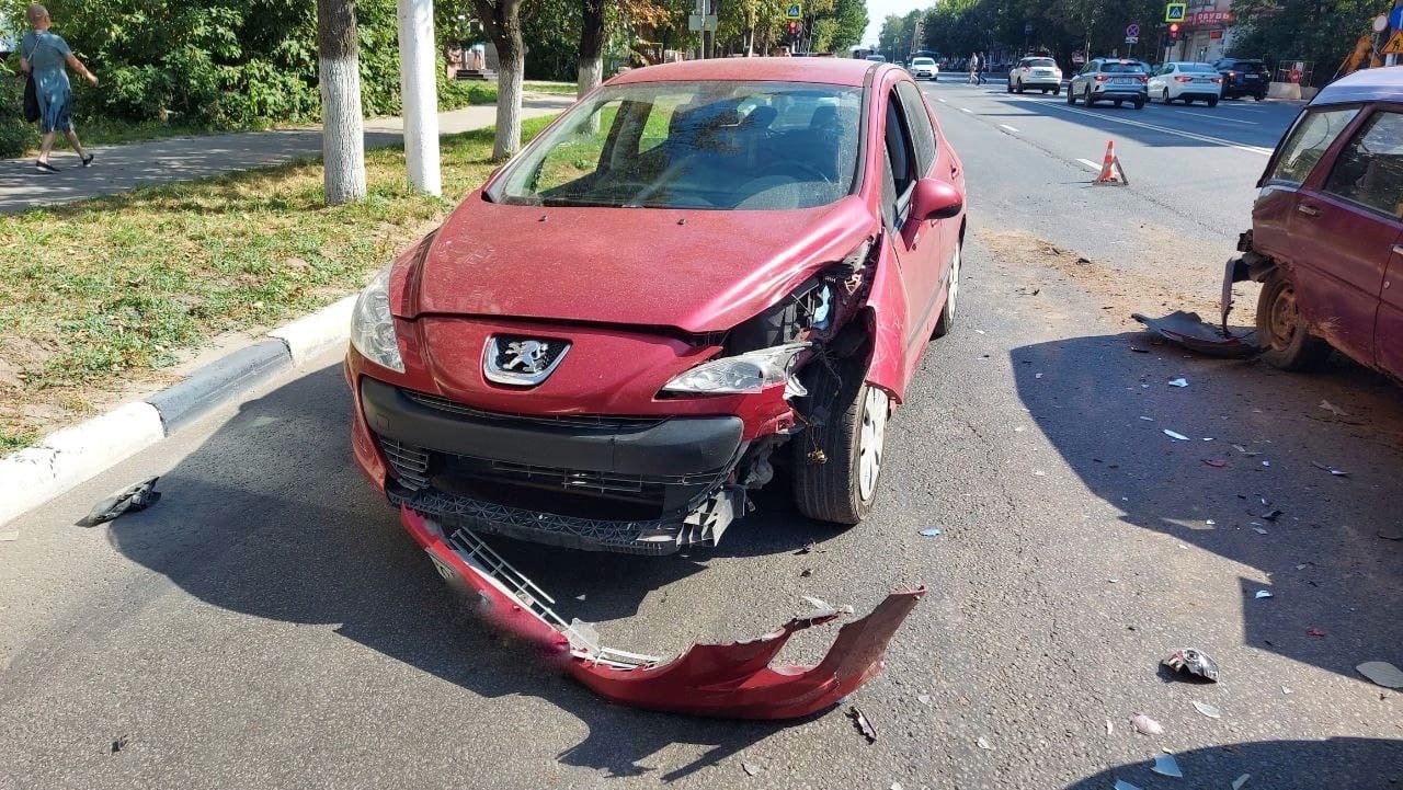 В Твери на Горького столкнулись четыре автомобиля