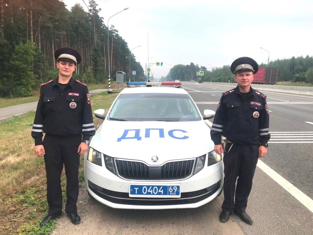 В Тверской области сотрудники ГИБДД экстренно доставили в больницу девочку В Тверской области сотрудники ГИБДД экстренно доставили в больницу девочку