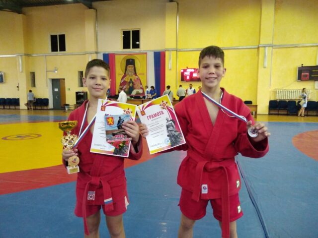 Юные самбисты из Лихославльского округа вернулись домой с медалями Юные самбисты из Лихославльского округа вернулись домой с медалями