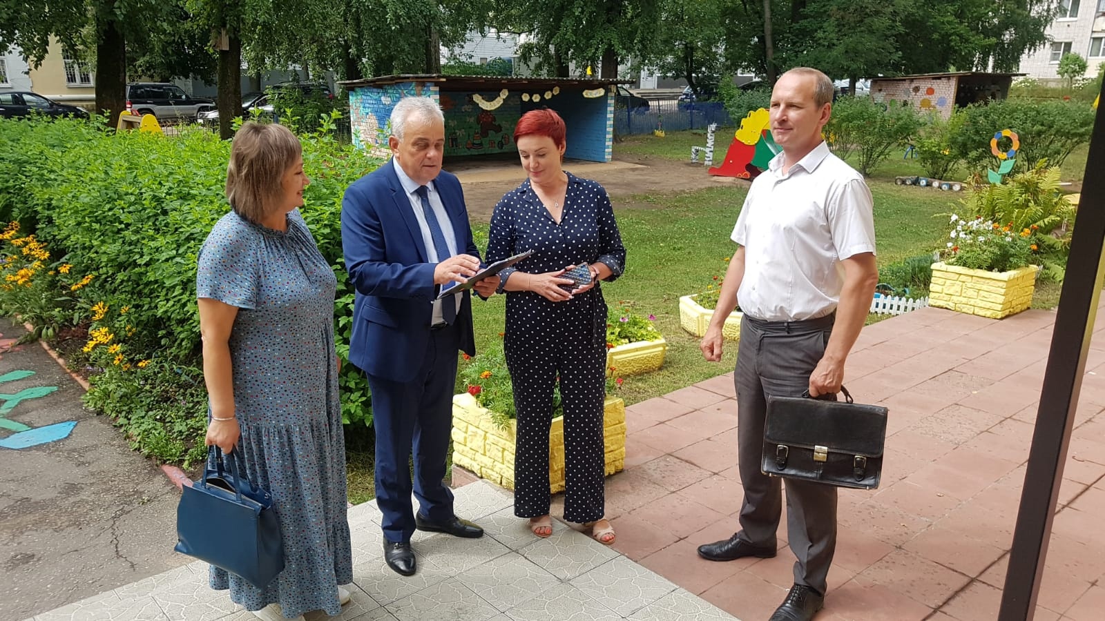 В Твери депутаты и представители родительского сообщества участвуют в приемке школ