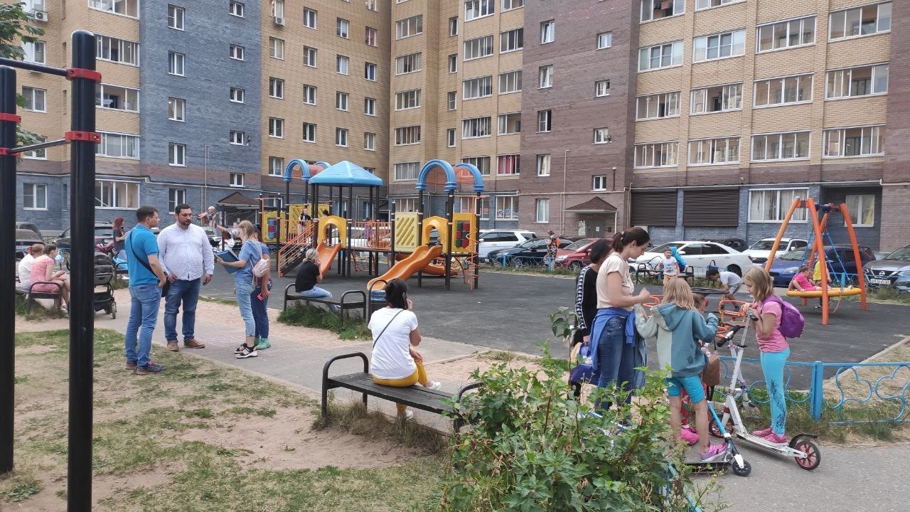 В «Южном» по инициативе жителей и при поддержке депутата ТГД Максима Жиркова отремонтируют дворовую территорию