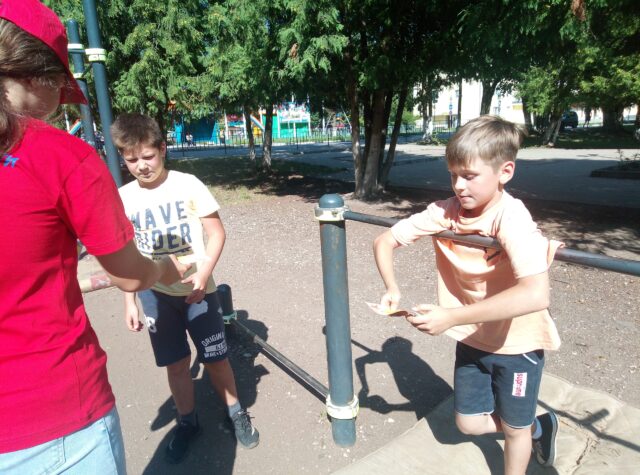 Сотрудники ржевской Госавтоинспекции напомнили детям о безопасном поведении на дорогах