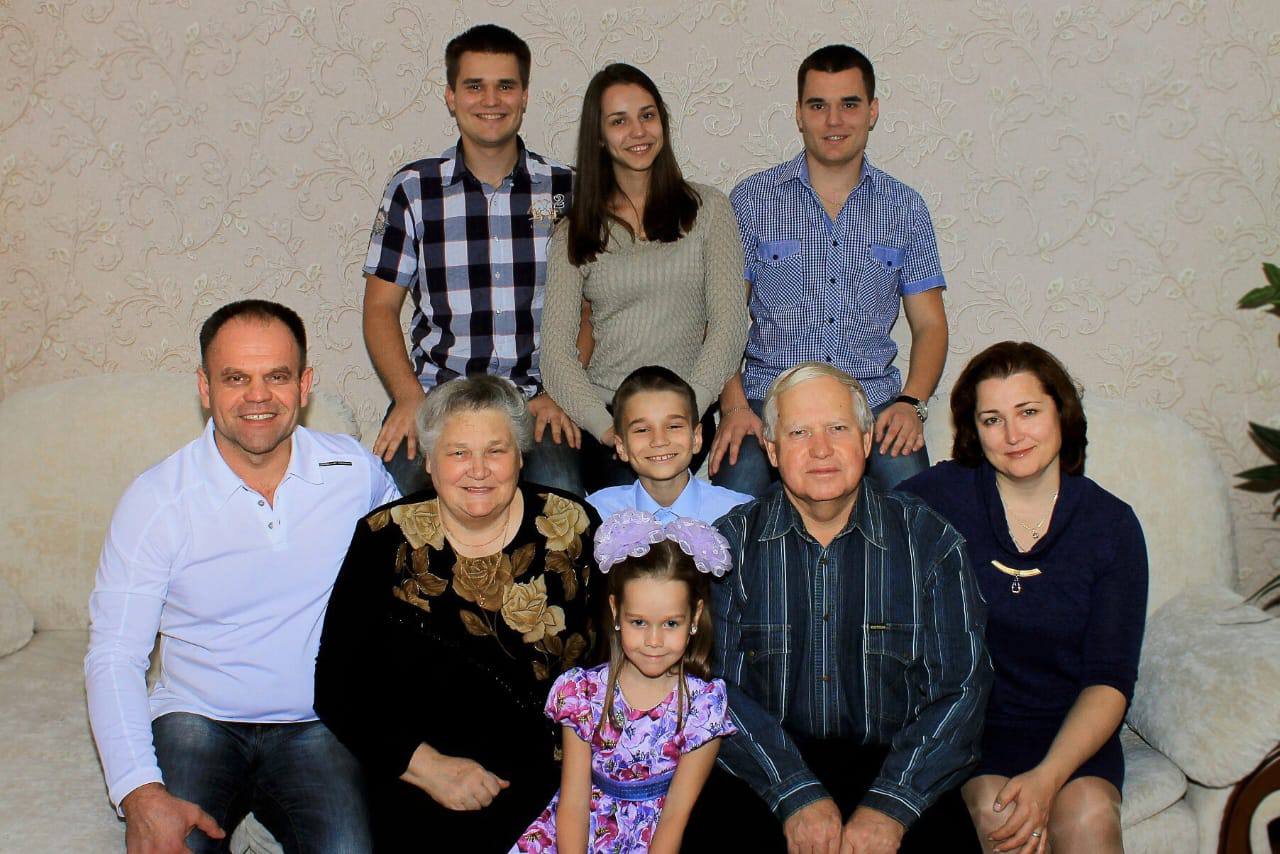 Две многодетные семьи из Тверской области удостоены медали ордена «Родительская слава»