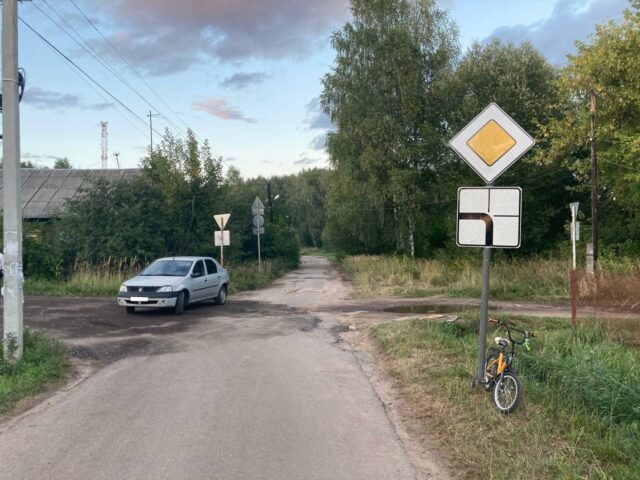 В Твери водитель задним ходом сбил 3-летнего ребенка на велосипеде