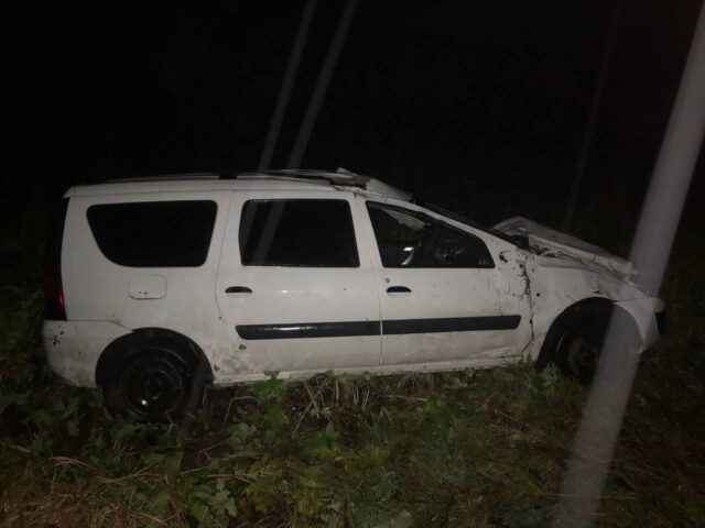 Автомобиль вылетел в кювет в Тверской области