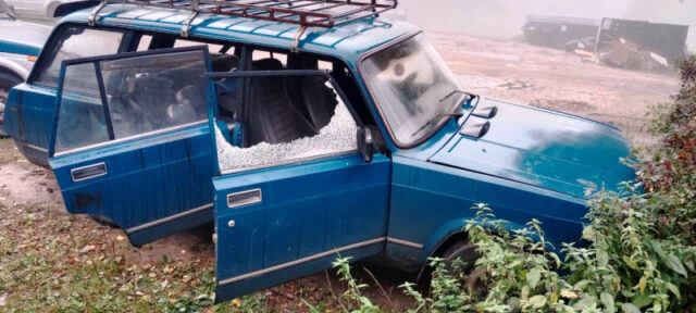 Житель Тверской области разбил стекло автомобиля и украл магнитолу