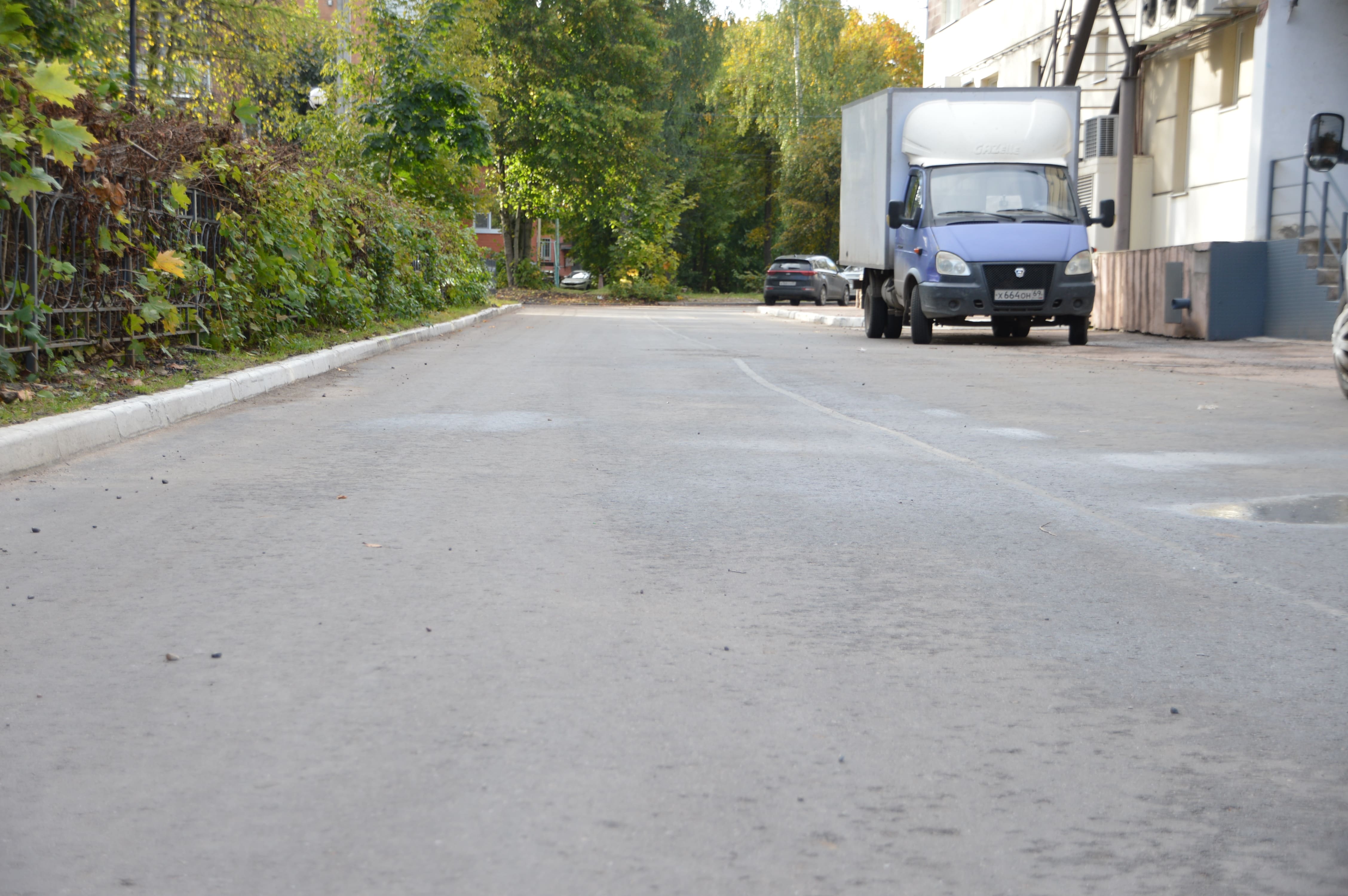 В Твери по нацпроекту ремонтируют дороги и тротуары