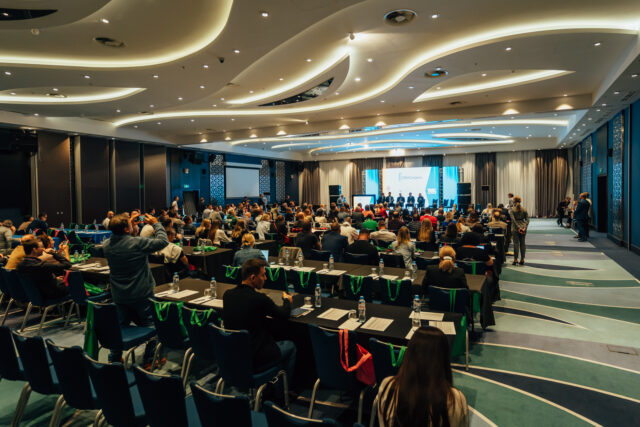 273 делегата XI Международного конгресса по наружной рекламе поддержали поправки Правительства РФ к законопроекту Артема Кирьянова