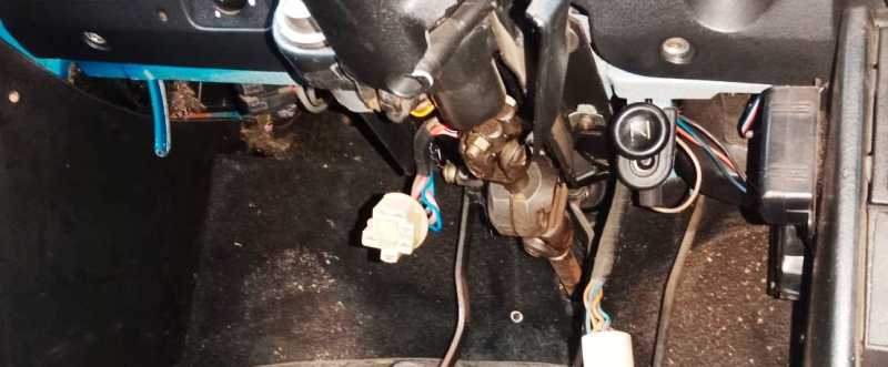 Житель Тверской области разбил стекло автомобиля и украл магнитолу