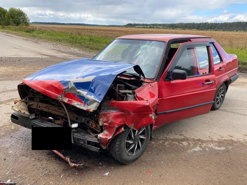 В ДТП под Тверью пострадал пассажир иномарки