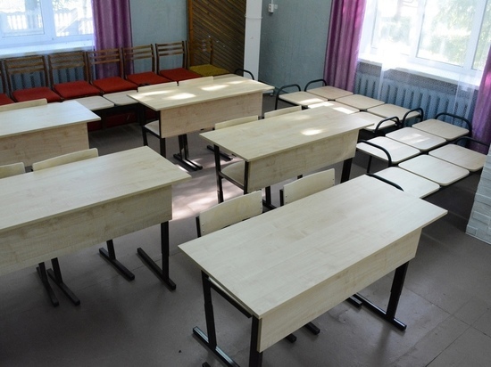 В Доме детского творчества в Тверской области появились новые банкетки, столы и стулья