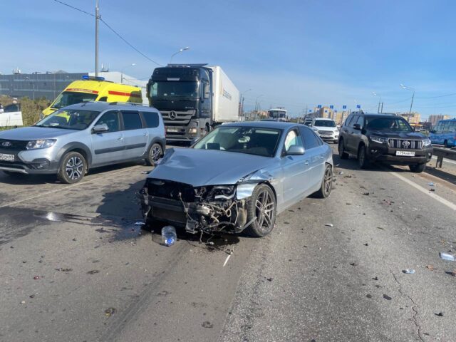 В Твери пенсионерка попала в больницу после столкновения двух иномарок