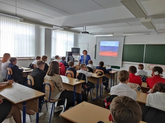 Первая учебная неделя в Андреаполе началась с «Разговора о важном» Первая учебная неделя в Андреаполе началась с «Разговора о важном»